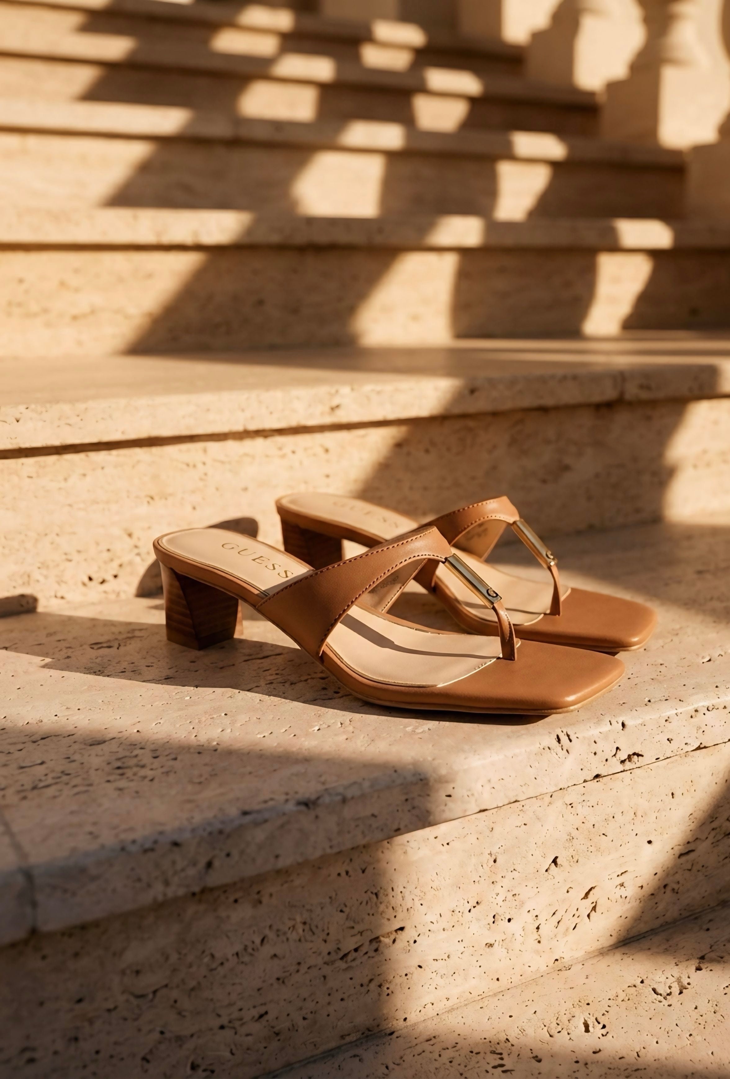 GUESS SANDALI IN VERA PELLE YAIZA
