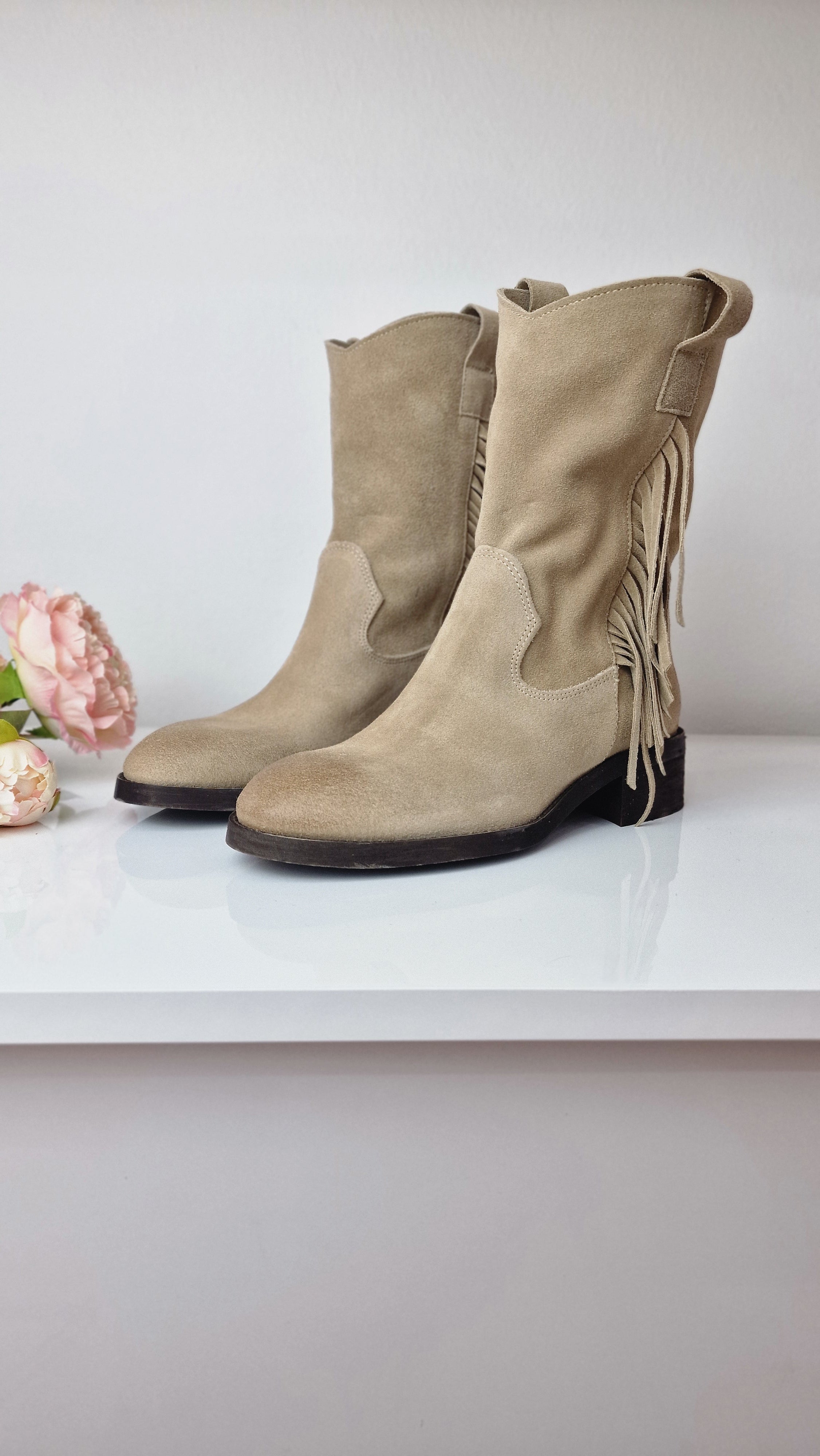 Stivale mezzo gamba con frange