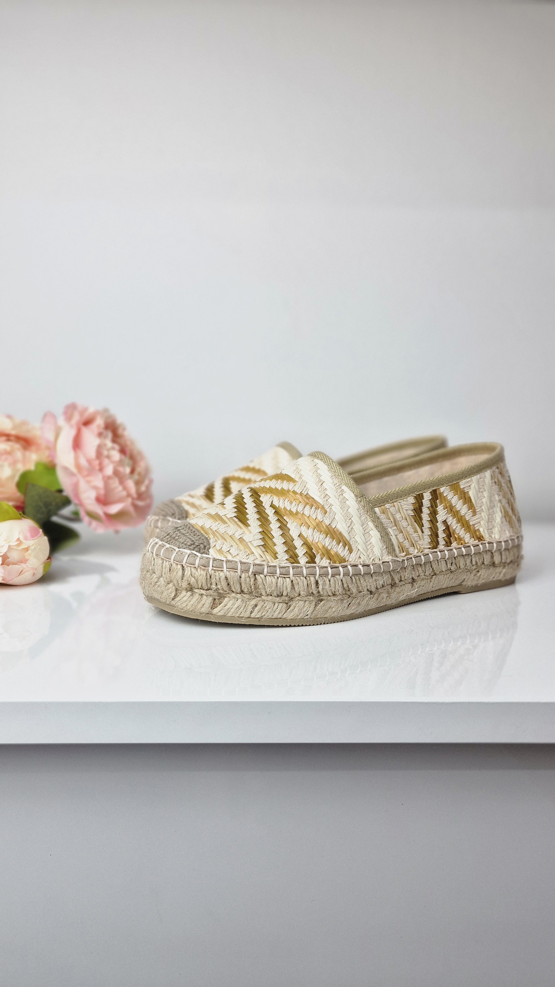 MACARENA ESPADRILLAS RAFIA